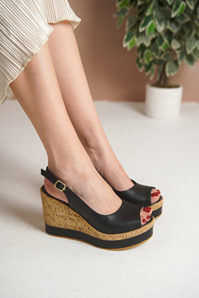 Taran Alexa Kadın Mantar Tabanlı Toka Detaylı Şık ve Rahat Günlük Sandalet