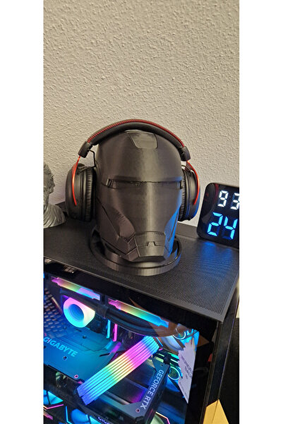 Print Wizzard Ironman Kulaklık Standı – Şık ve Fonksiyonel Masa Üstü Organizer