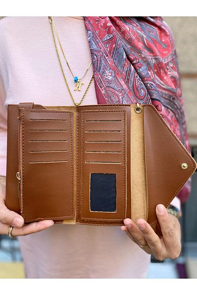 H&D COLLECTİON МЕКА КОЖЕНА ЧАНТА С ПЛИК, КОЯТО СЕ ПРИКРИВА НА КИТКАТА И ОТДЕЛЕНИЕ ЗА МОНЕТИ