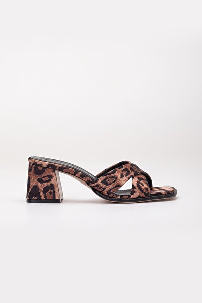 Dilimler Ayakkabı Γυναικείες παντόφλες με τακούνι μεγάλου μεγέθους Leopard Satin Cross Strap Κοντό τακούνι
