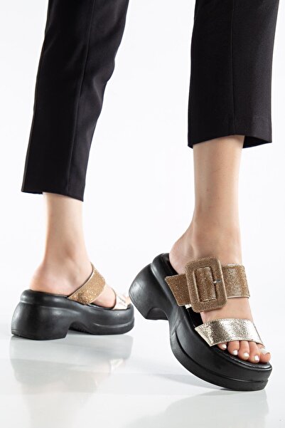 Dilimler Ayakkabı Women's Wedge Heeled Slippers Gold 2 Stripes Square Stone Buckle