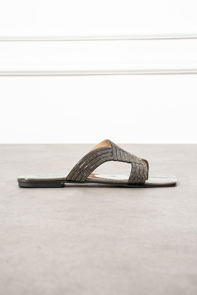 DC DONNA شبشب أنيق بتفاصيل حجرية