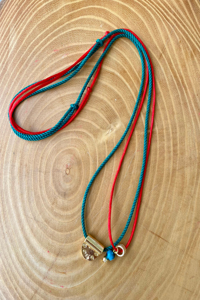 Shepidi 2'li yeşil ve kırmızı ip gold figürlü kolye