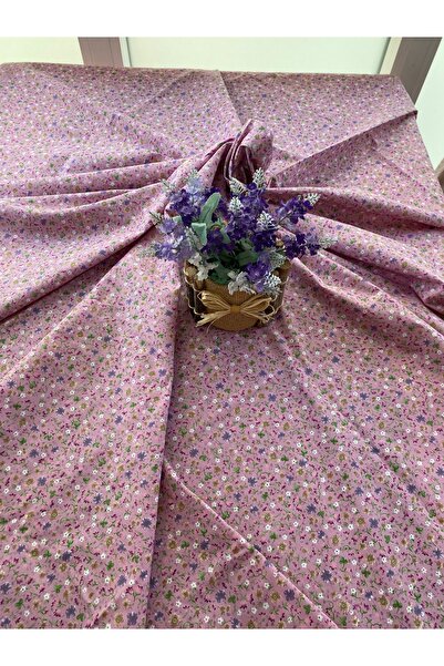 AdaEsintisi Çiçekli Masa Örtüsü