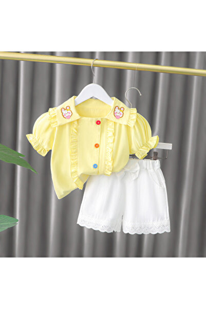 Superbaby Costumas cu bluzita galbena si pantalonasi scurti albi