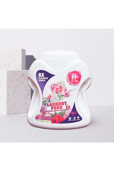 PINK كبسولات تنظيف الملابس 6 في 1 برائحة الفراولة (30 كبسولات)