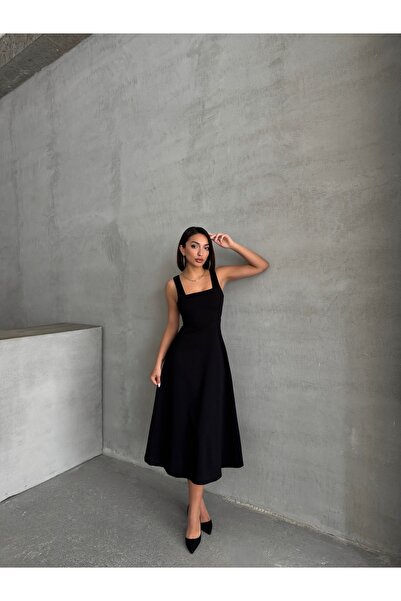 BEJNA Dámské černé šaty se čtvercovým límcem s tlustým popruhem