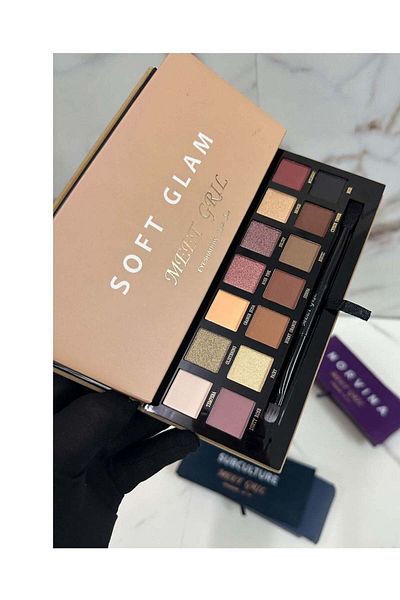 real beauty Met Girl Eyeshadow Palette with 14 Colors