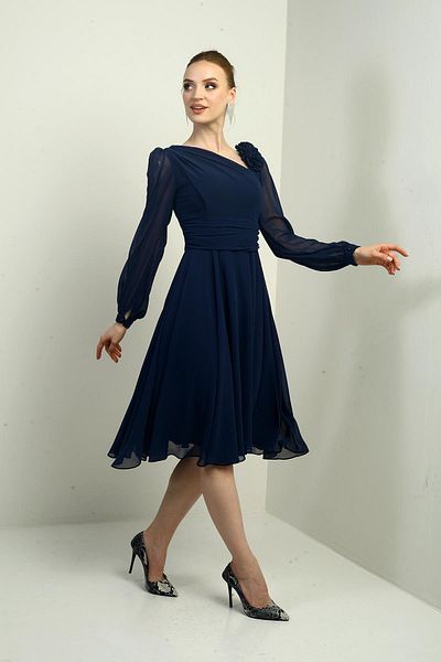 By Saygı Rochie midi din șifon cu mâneci lungi căptușită cu detalii florale