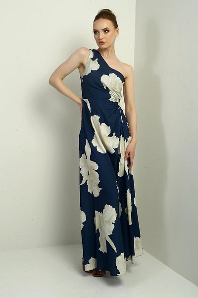 By Saygı Rochie lungă din satin creponat pentru femei, cu un singur umăr, cu fereastră laterală, cu model de frunze mari