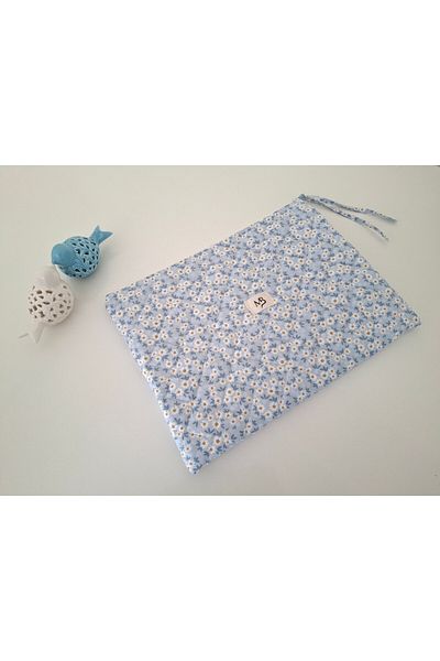 M&B Blue Daisy Laptop-Tablet Case 15-16 Inch