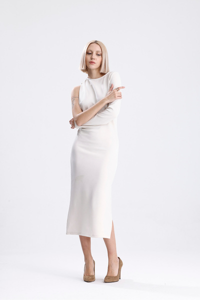 muub's Rochie Coralo cu o mânecă și detaliu la spate