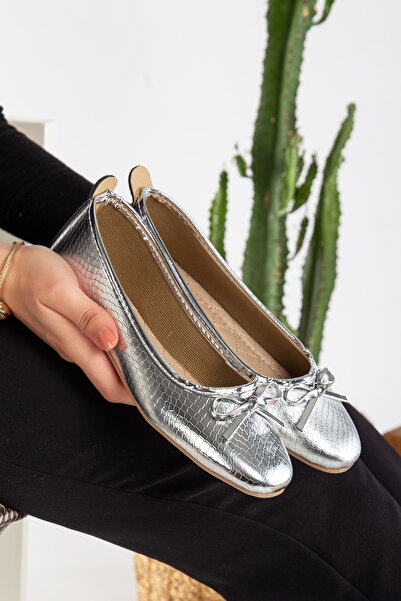 Jackers Fiyonklu Şık Kadın Babet Gümüş Renk Ortopedik Hafif Taban