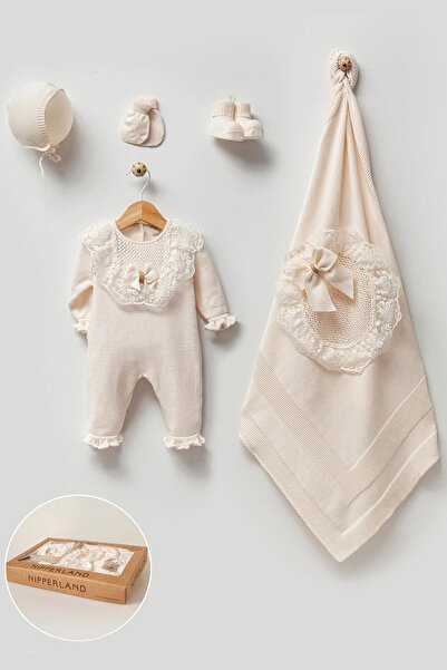 Nipperland 5 قطع من الملابس التريكو الناعمة مع تفاصيل من الدانتيل والأشرطة، ص...