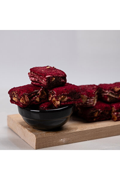 Leblebi Çarşısı Kırmızı Velvet Kaplı Fındıklı Çikolatalı Baklava Dilim Lokum - 250g Özel Tatlı