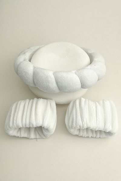 Modex White Towel Fabric Twisted Curved Spa and Makeup Women's Crown and 2 Bracelet Set