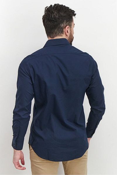 Cavalli Class قميص رسمي رجالي مريح بأكمام طويلة وياقة واسعة، أزرق داكن