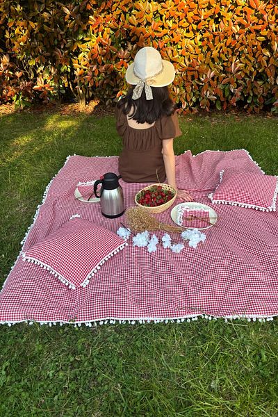 zarafet concept 6 Piece Red Gingham Pompom Picnic Set: 170X170