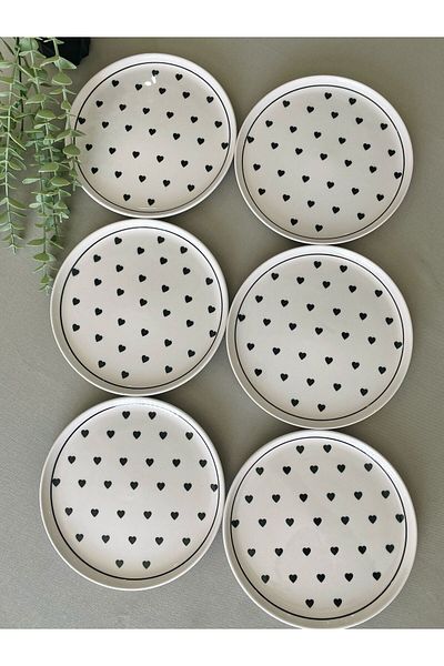 QUEEN Black Heart 6-Piece Cake Plate