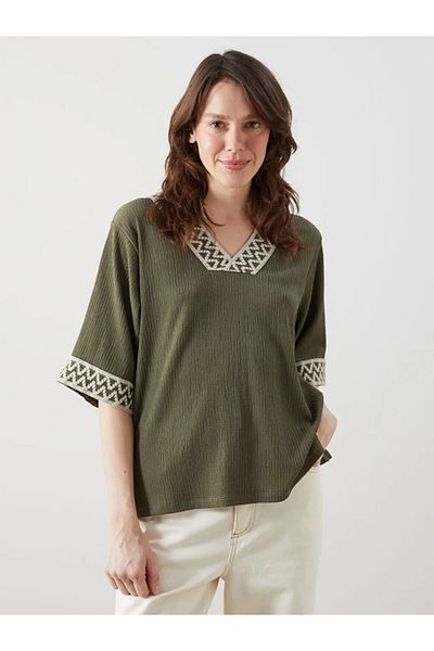 LC Waikiki Γυναικεία μπλούζα LCWAIKIKI Classic Khaki με λαιμόκοψη V