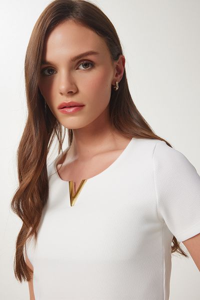 Happiness İstanbul Damen-Bluse aus geripptem Strick mit Knochen und goldenen Accessoires ZV00297