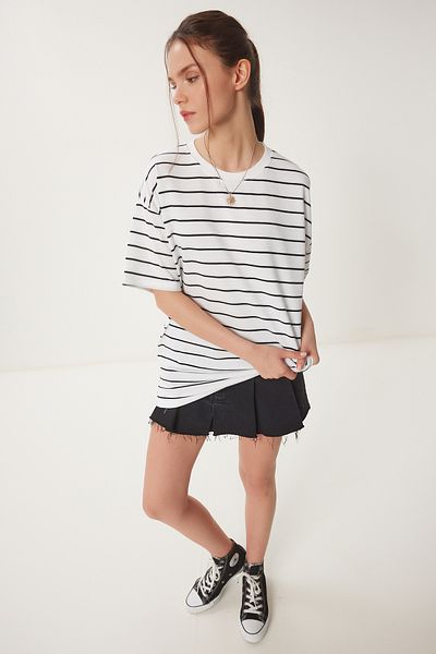 Happiness İstanbul Women's White Striped Oversize Knitted T-Shirt Zv00285