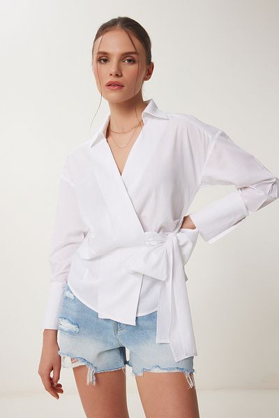 Happiness İstanbul Weiße Damenbluse mit Hemdkragen und Wickelbluse aus Popeline DP00243