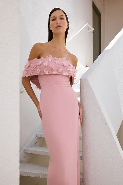 Trendyol Collection Rose Dry Carmen Kragen Blumenapplikation & Talebe Kleid Lang Stilvoll Chic TPRSS25AE00107
