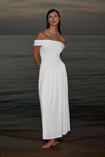 Trendyol Collection Bílé elegantní krátké šaty s límcem Carmen ve střihu A TPRSS25EL00150