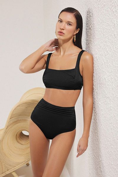 Trendyol Collection Schwarz glänzendes Bralette-Bikinioberteil TBESS25BU00035