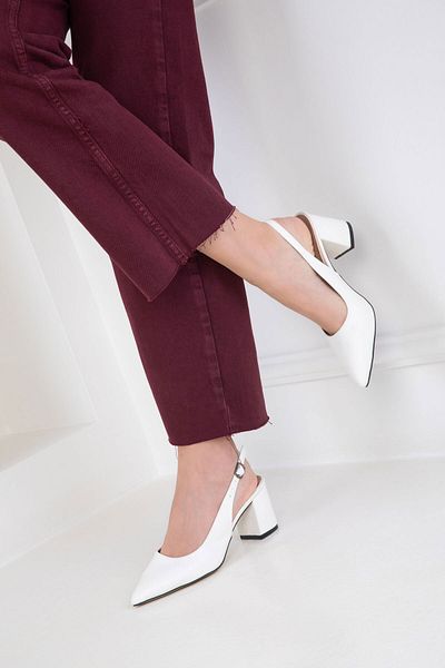 SOHO Weiße klassische Damenschuhe mit Absatz 20371