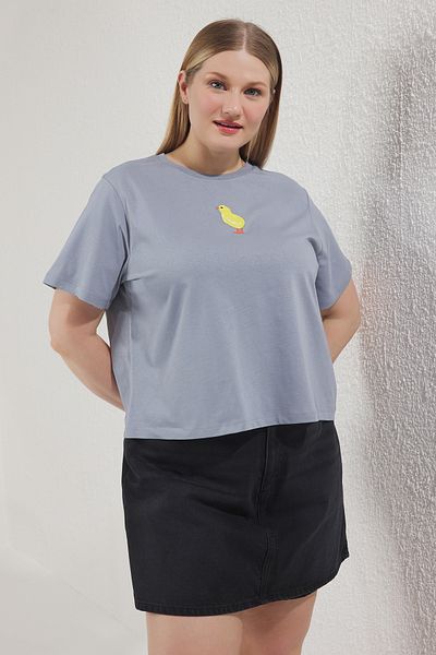 Trendyol Curve Γκρι λαιμόκοψη με κέντημα Crop Top Plus Size