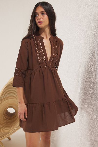 Trendyol Collection Hnědé rovné pravidelné mini tkané plážové šaty ze 100% bavlny TBESS20EL0854