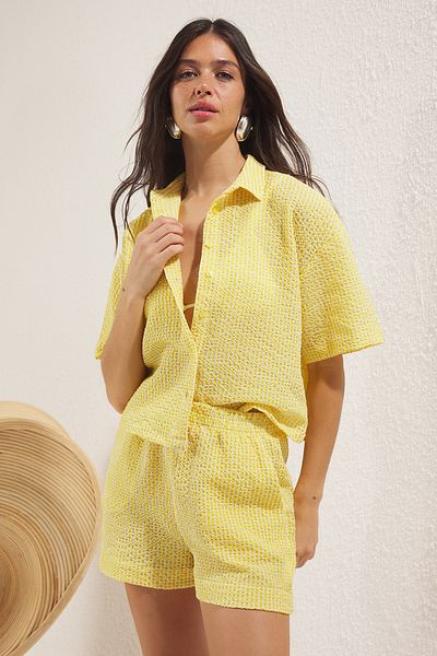 Trendyol Collection Sárga texturált strand ing rövidnadrág szett TBESS25AU00098