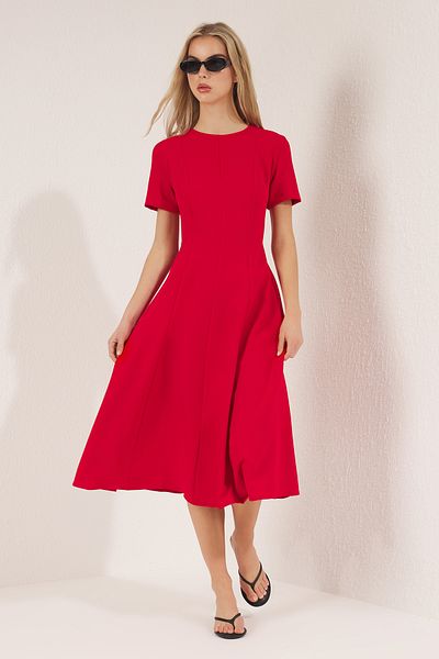 Trendyol Collection Rotes gewebtes Midikleid mit rotem Saum und Öffnung an der Taille TWOSS25EL00790