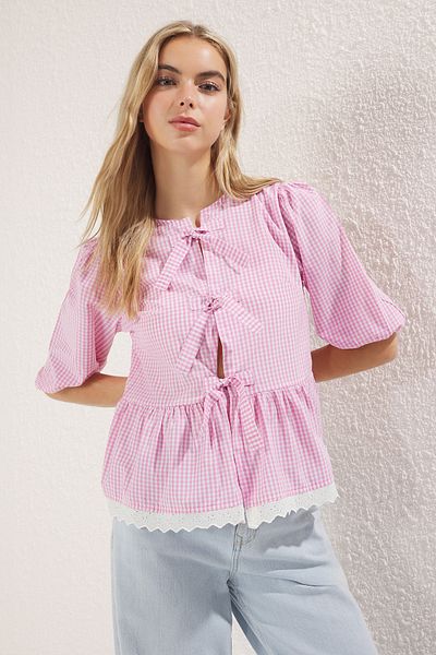 Trendyol Collection Růžová tkaná košile s krajkou a šněrováním vpředu TWOSS25GO00005