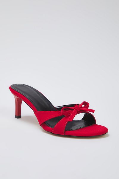 TRENDYOL SHOES Damen-Hausschuhe mit runder Zehenpartie und roter Schleife, TAKSS25TO00012