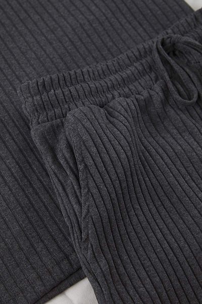 Trendyol Collection Anthrazitfarbenes, übergroßes, geripptes Strick-Pyjama-Set mit ShortsTMNSS25PT00030