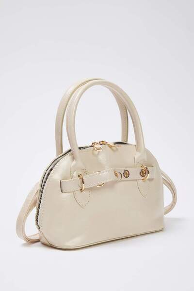 TRENDYOL SHOES Ecru Mini-/kleine Bowling-Umhängetasche für Damen mit Ösen und Gürtelschnalle, TAKSS25OC00022