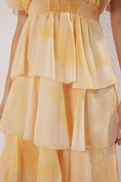 Trendyol Collection Sárga virágos szoknya derékba nyíló sifon repülő repülő szőtt midi ruha TWOSS25EL00451