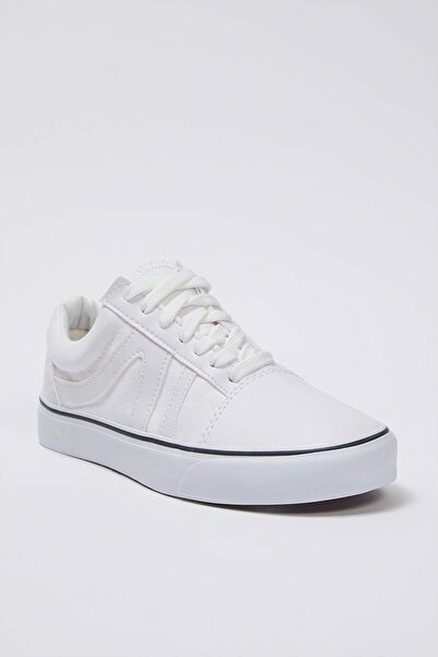 TRENDYOL SHOES Off-White Schnür-Kontrast-Sportschuhe für Damen TAKAW25SN00068