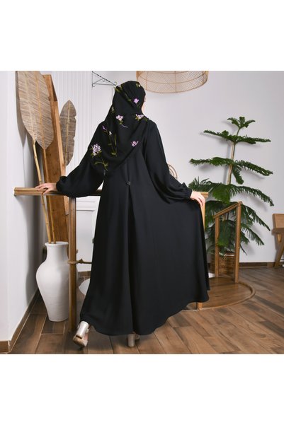 HAWRAA عباية مغلقة بطقطق بقصة كلوش وكسرة من الخلف مع زر وأكمام مزمومة