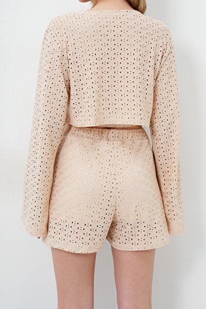 VAGGON Women's Beige Double-Breasted Collar Waist-Tied Guipure Blouse and Lined Shorts Set Prmx14092