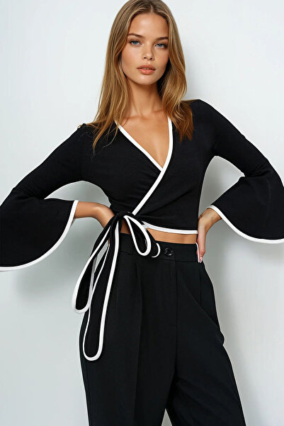 VAGGON Жіноча чорна блуза з іспанськими рукавами, деталями та зав'язкою на шиї Prmx13893