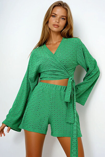 VAGGON Women's Green Double-Breasted Collar Waist-Tied Guipure Blouse and Lined Shorts Set Prmx14092