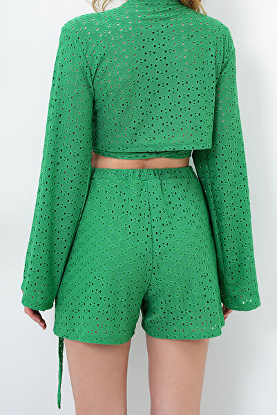 VAGGON Women's Green Double-Breasted Collar Waist-Tied Guipure Blouse and Lined Shorts Set Prmx14092