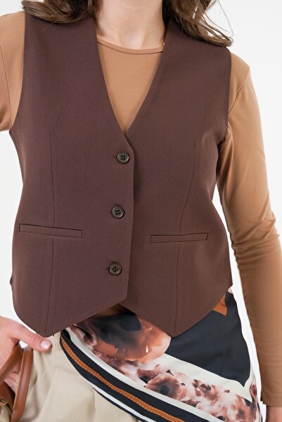 Saade Тъмнокафяв елек с джобове и 3 копчета, закопчаване с подплата