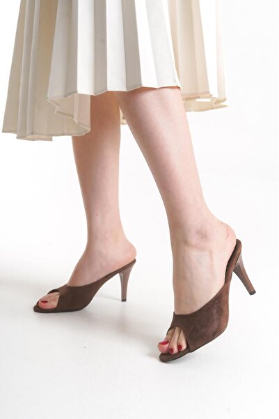 LDR Γυναικείες παντόφλες με ανοιχτό τακούνι σε καφέ σουέντ