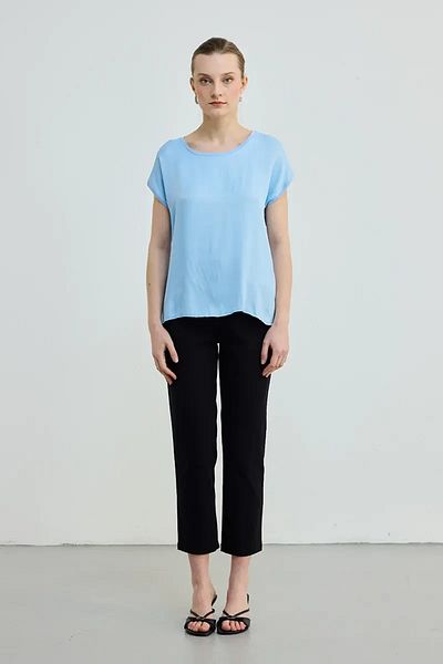 Gusto Tricou albastru din satin cu decolteu rotund