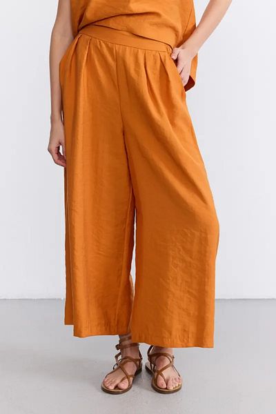 Gusto Wide Leg Lyocell Trousers |   Tile Model: Gx9688
